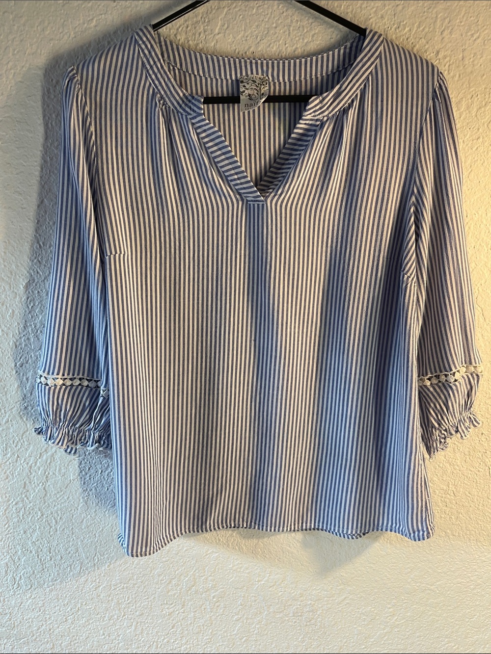 Naïf Petite Navy Blue Striped V-Neck Women's Blouse Size Medium